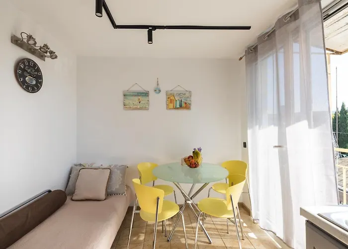 Promenade Rooftop Flat Apartment