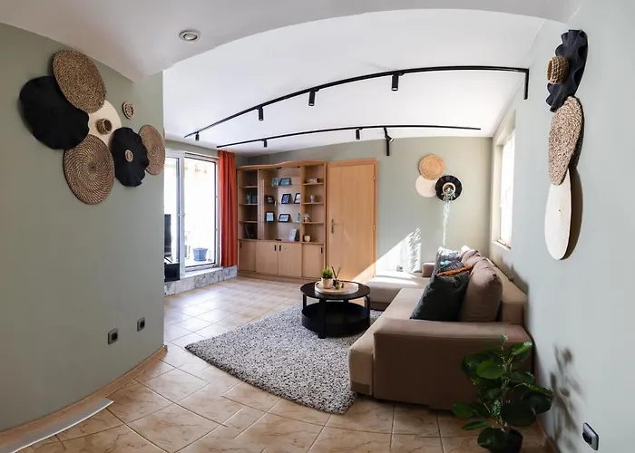 Promenade Rooftop Flat Apartment *